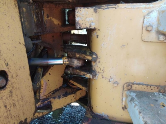 ขาย 450,000 รถตักเอวอ่อน CAT 966 เครื่องดี เกียร์ดี รถพร้อมใช้งาน เอกสารซื้อขาย รถอยู่ โคราช 090-772-3710 090-772-3708