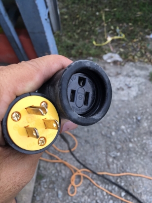 ปลั๊กตัวเมียกลางทาง  ชนิดยางกันน้ำ MEIKOSHA (Made in Japan)2P+E 125V 15A