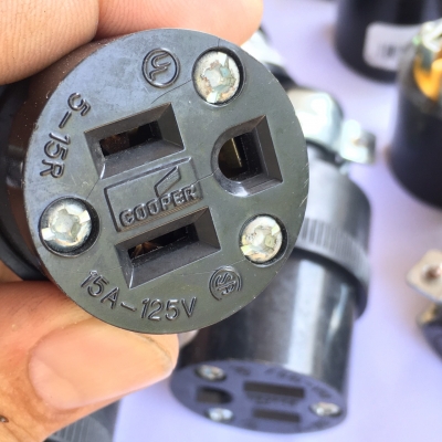 ปลั๊กตัวเมีย Cooper 2P+E 125V 15A