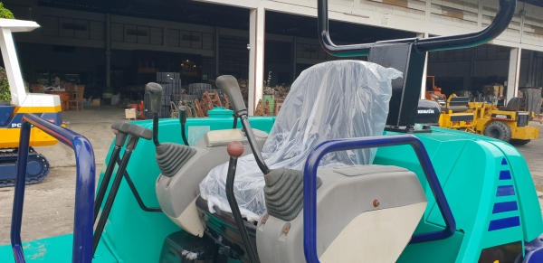 ขาย รถขุด KOMATSU รุ่น PC30-7- มือสองญี่ปุ่น แทรกเหล็ก สลัก บูทเอวแน่น 100\%  สวยพร้อมใช้งาน มือถือ 0818753444