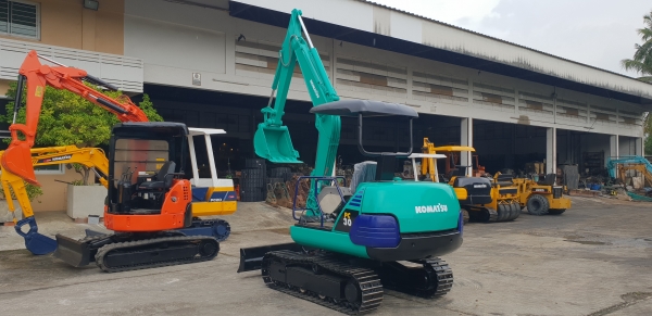 ขาย รถขุด KOMATSU รุ่น PC30-7- มือสองญี่ปุ่น แทรกเหล็ก สลัก บูทเอวแน่น 100\%  สวยพร้อมใช้งาน มือถือ 0818753444