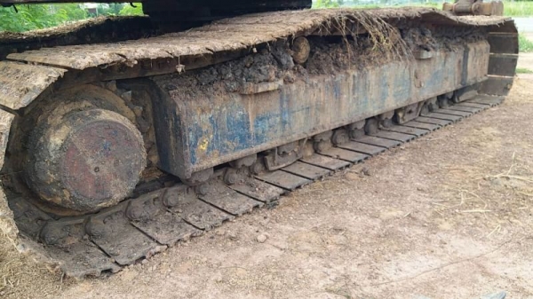 ขาย 465,000 แมคโครบูมยาว 18 ม. HYUNDAI 290 LC เครื่องดี ปั๊มแรง เอวมีขยับ ช่วงล่างสวย รถพร้อมใช้ เอกสารสัญญาซื้อขาย รถอยู่ ร้อยเอ็ด 090-772-3710 090-772-3708