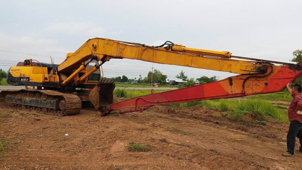 ขาย 465,000 แมคโครบูมยาว 18 ม. HYUNDAI 290 LC เครื่องดี ปั๊มแรง เอวมีขยับ ช่วงล่างสวย รถพร้อมใช้ เอกสารสัญญาซื้อขาย รถอยู่ ร้อยเอ็ด 090-772-3710 090-772-3708