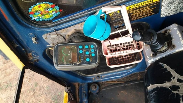 ขาย 465,000 แมคโครบูมยาว 18 ม. HYUNDAI 290 LC เครื่องดี ปั๊มแรง เอวมีขยับ ช่วงล่างสวย รถพร้อมใช้ เอกสารสัญญาซื้อขาย รถอยู่ ร้อยเอ็ด 090-772-3710 090-772-3708