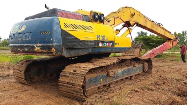 ขาย 465,000 แมคโครบูมยาว 18 ม. HYUNDAI 290 LC เครื่องดี ปั๊มแรง เอวมีขยับ ช่วงล่างสวย รถพร้อมใช้ เอกสารสัญญาซื้อขาย รถอยู่ ร้อยเอ็ด 090-772-3710 090-772-3708