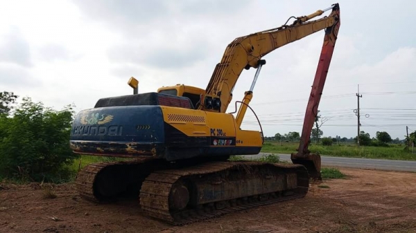 ขาย 465,000 แมคโครบูมยาว 18 ม. HYUNDAI 290 LC เครื่องดี ปั๊มแรง เอวมีขยับ ช่วงล่างสวย รถพร้อมใช้ เอกสารสัญญาซื้อขาย รถอยู่ ร้อยเอ็ด 090-772-3710 090-772-3708