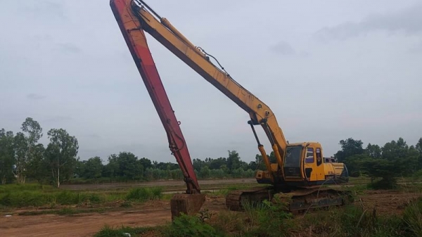 ขาย 465,000 แมคโครบูมยาว 18 ม. HYUNDAI 290 LC เครื่องดี ปั๊มแรง เอวมีขยับ ช่วงล่างสวย รถพร้อมใช้ เอกสารสัญญาซื้อขาย รถอยู่ ร้อยเอ็ด 090-772-3710 090-772-3708