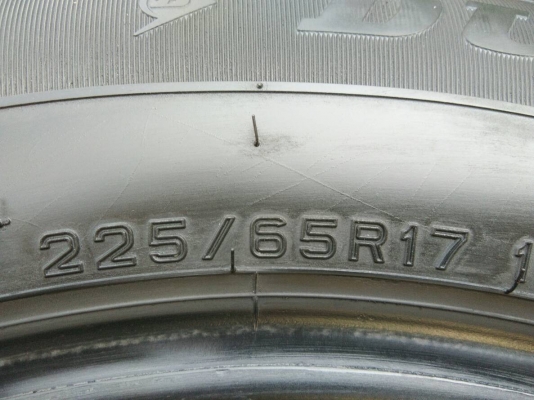 ขายยาง 225/65R17 DUNLOP ปี16 ดอกยางเต็มสวยไม่ร้าวไม่กินข้างใช้ได้อีกนาน ชุดละ 2000 บาท