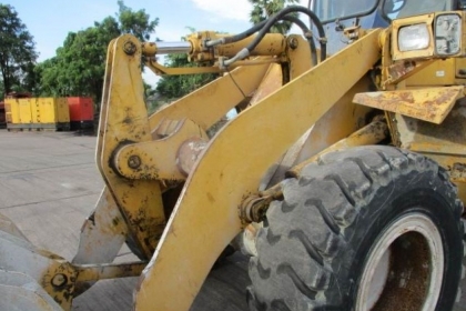 ขายรถตักล้อยาง KOMATSU WA100-1 (สภาพดี) ขายรถตักล้อยาง KOMATSU WA100-1 (สภาพดี)