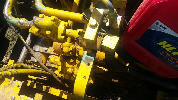 ขาย 285,000 KOMATSU pc 100-2 เครื่องดี ปั๊มแรง เอวแน่น ช่วงล่างดี รถพร้อมใช้ เอกสารซื้อขาย รถอยู่ ร้อยเอ็ด 090-772-3710 090-772-3708