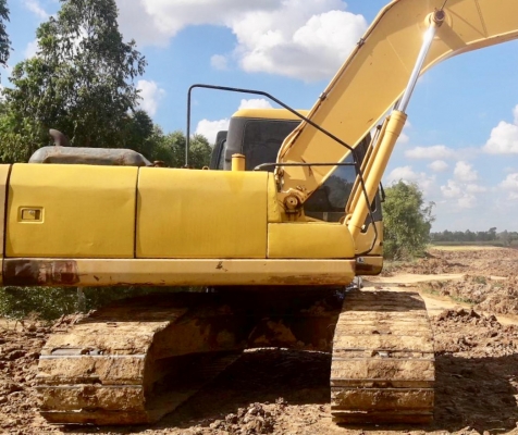 KOMATSU PC 200-7 ช่วงล่างเต็ม โซ่บูทใบเปลี่ยนศูนย์ใหม่ๆครับ 16,500 ชม. ภายในเก๋ง แอร์เย็น เครื่องแรงดีเดิมๆทำงานเร็ว เอกสารเล่มทะเบียนครบ
