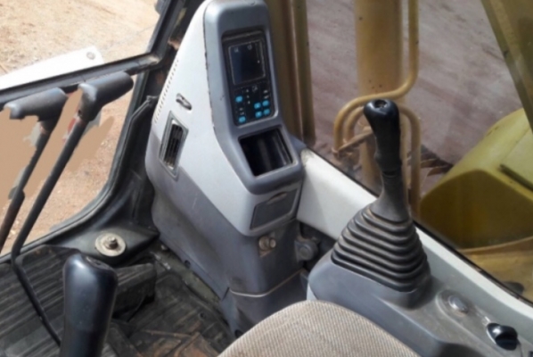 KOMATSU PC 200-7 ช่วงล่างเต็ม โซ่บูทใบเปลี่ยนศูนย์ใหม่ๆครับ 16,500 ชม. ภายในเก๋ง แอร์เย็น เครื่องแรงดีเดิมๆทำงานเร็ว เอกสารเล่มทะเบียนครบ