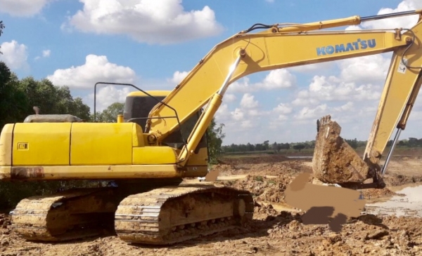 KOMATSU PC 200-7 ช่วงล่างเต็ม โซ่บูทใบเปลี่ยนศูนย์ใหม่ๆครับ 16,500 ชม. ภายในเก๋ง แอร์เย็น เครื่องแรงดีเดิมๆทำงานเร็ว เอกสารเล่มทะเบียนครบ