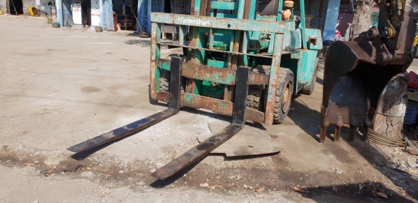 จำหนายโฟล์คลิฟท์ หกตันเสาสามเมตร ราคา295,000บาท สนใจโทรหา 0819891989 หรั่งครับ จำหนายโฟล์คลิฟท์ หกตันเสาสามเมตร ราคา295,000บาท สนใจโทรหา 0819891989 หรั่งครับ