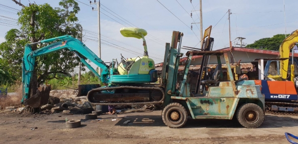 จำหนายโฟล์คลิฟท์ หกตันเสาสามเมตร ราคา295,000บาท สนใจโทรหา 0819891989 หรั่งครับ จำหนายโฟล์คลิฟท์ หกตันเสาสามเมตร ราคา295,000บาท สนใจโทรหา 0819891989 หรั่งครับ