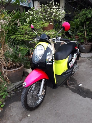 Honda Scoopy i สีชมพู ดำ รถปี 2555 ลาย VIVID ME สวยสภาพดี พร้อมใช้
