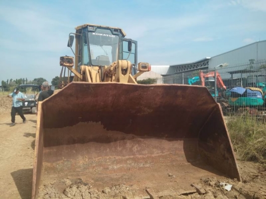 ขาย 590,000 รถตัก KOMATSU WA 450-1 เอกสารอินวอยท์ เครื่องดี เกียร์ทอคร์แรง เอวแน่น ระบบไฮดรอลิคสมบูรณ์ ยางดี รถสวยพร้อมใช้งาน รถอยู่ ปทุมธานี สามโคก 090-772-3710 090-772-3708