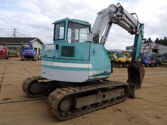 ขายรถขุด ยี่ห้อ Komatsu รุ่น Pc75uu-1