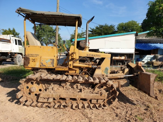 ขายรถแทรกเตอร์ KOMATSU P20-5 ใบมีปรับได้ 5 ทิศทาง ตีนเป็ด เกียร์ตัด ราคา.130,000 ต่อรอง เครื่อง ปั้มแรง รถทำงานได้สมบูร์ ปิดตัวซ้ายขวา เดินหน้าดัน กำลังหายห่วง สนใจไปใช้งานโทร.081-3531946 ต่อ.บางนา &amp;ID-LINE รถทำงานที่ จ.นครนายก