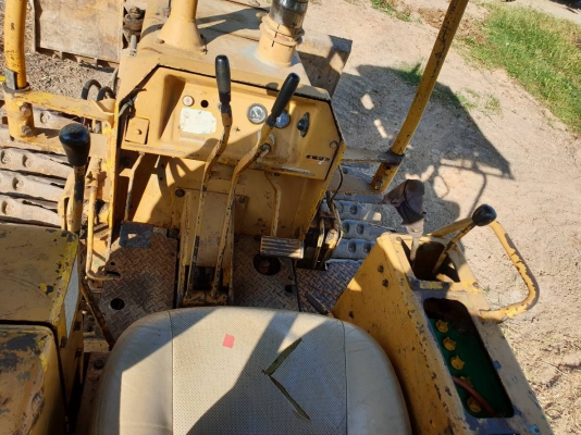 ขายรถแทรกเตอร์ KOMATSU P20-5 ใบมีปรับได้ 5 ทิศทาง ตีนเป็ด เกียร์ตัด ราคา.130,000 ต่อรอง เครื่อง ปั้มแรง รถทำงานได้สมบูร์ ปิดตัวซ้ายขวา เดินหน้าดัน กำลังหายห่วง สนใจไปใช้งานโทร.081-3531946 ต่อ.บางนา &amp;ID-LINE รถทำงานที่ จ.นครนายก