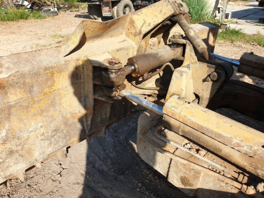 ขายรถแทรกเตอร์ KOMATSU P20-5 ใบมีปรับได้ 5 ทิศทาง ตีนเป็ด เกียร์ตัด ราคา.130,000 ต่อรอง เครื่อง ปั้มแรง รถทำงานได้สมบูร์ ปิดตัวซ้ายขวา เดินหน้าดัน กำลังหายห่วง สนใจไปใช้งานโทร.081-3531946 ต่อ.บางนา &amp;ID-LINE รถทำงานที่ จ.นครนายก