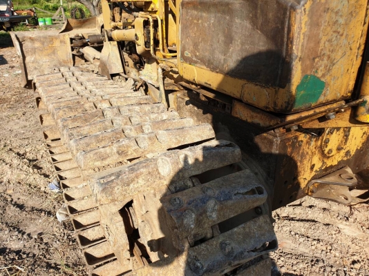 ขายรถแทรกเตอร์ KOMATSU P20-5 ใบมีปรับได้ 5 ทิศทาง ตีนเป็ด เกียร์ตัด ราคา.130,000 ต่อรอง เครื่อง ปั้มแรง รถทำงานได้สมบูร์ ปิดตัวซ้ายขวา เดินหน้าดัน กำลังหายห่วง สนใจไปใช้งานโทร.081-3531946 ต่อ.บางนา &amp;ID-LINE รถทำงานที่ จ.นครนายก