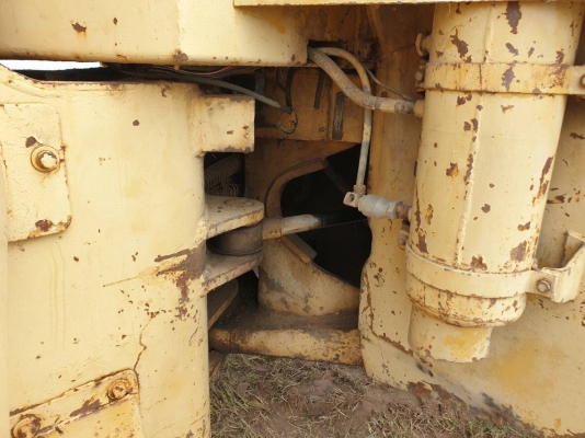 ขายรถแทรกเตอร์ KOMATSU P20-5 ใบมีปรับได้ 5 ทิศทาง ตีนเป็ด เกียร์ตัด ราคา.130,000 ต่อรอง เครื่อง ปั้มแรง รถทำงานได้สมบูร์ ปิดตัวซ้ายขวา เดินหน้าดัน กำลังหายห่วง สนใจไปใช้งานโทร.081-3531946 ต่อ.บางนา &amp;ID-LINE รถทำงานที่ จ.นครนายก