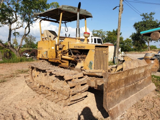 ขายรถแทรกเตอร์ KOMATSU P20-5 ใบมีปรับได้ 5 ทิศทาง ตีนเป็ด เกียร์ตัด ราคา.130,000 ต่อรอง เครื่อง ปั้มแรง รถทำงานได้สมบูร์ ปิดตัวซ้ายขวา เดินหน้าดัน กำลังหายห่วง สนใจไปใช้งานโทร.081-3531946 ต่อ.บางนา &amp;ID-LINE รถทำงานที่ จ.นครนายก