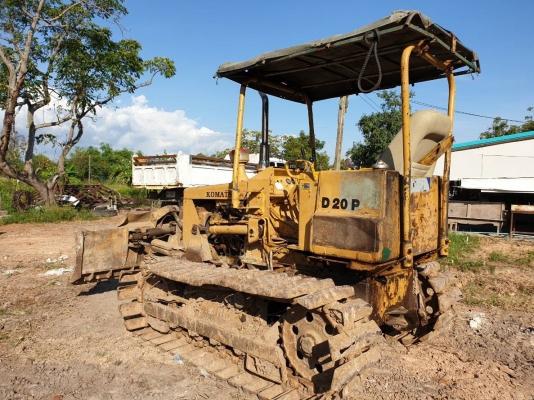 ขายรถแทรกเตอร์ KOMATSU P20-5 ใบมีปรับได้ 5 ทิศทาง ตีนเป็ด เกียร์ตัด ราคา.130,000 ต่อรอง เครื่อง ปั้มแรง รถทำงานได้สมบูร์ ปิดตัวซ้ายขวา เดินหน้าดัน กำลังหายห่วง สนใจไปใช้งานโทร.081-3531946 ต่อ.บางนา &amp;ID-LINE รถทำงานที่ จ.นครนายก