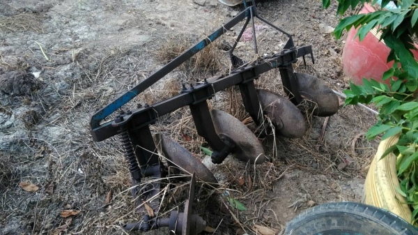 ผานบุกเบิก4ใบสภาพสวยพร้อมใช้งานคับเหมาะกับรถ20ถึง30แรงคับ