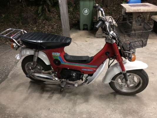HONDA CHALY 50 CC. เครื่องดี แปลงเป็น Cdi แล้ว รถมี 3 เกียร์สภาพภายนอกแห้งๆ ดูรถที่แถวศูนย์รถเบนซ์นค