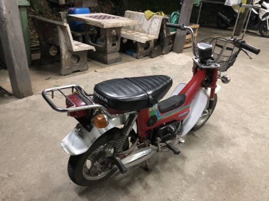 HONDA CHALY 50 CC. เครื่องดี แปลงเป็น Cdi แล้ว รถมี 3 เกียร์สภาพภายนอกแห้งๆ ดูรถที่แถวศูนย์รถเบนซ์นค