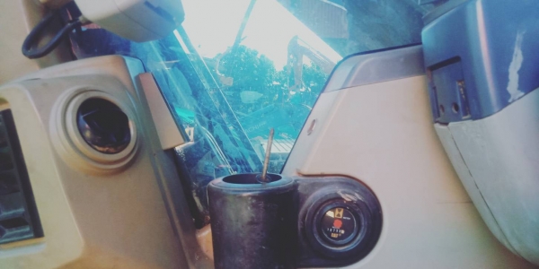 ขายจ้า..KOBELCO  SK135SR  YY01  เก่าใน สภาพดี  เครื่องปั๊มแห้ง  มีลายแย๊ก  10,xxx  ชั่วโมง  พร้อมใช้  โทร 089-3818694  จ๊อย