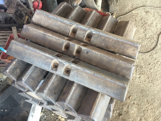 ขายใบแทร็กรถแทร็กเตอร์ ความกว้าง70 เซน ราคาใบละ600บาท โทร0616613023แพรว