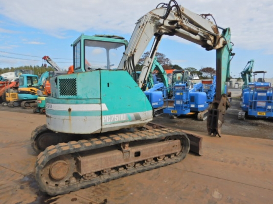 ขายรถขุด ยี่ห้อ KOMATSU รุ่น PC75uu-2