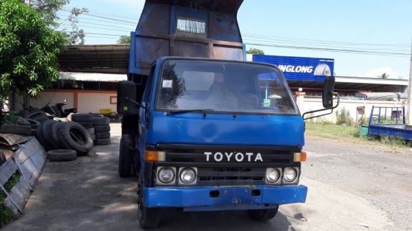ขายรถบรรทุกหกล้อดั๊มพ์ 3คิว TOYOTA สภาพสวยราคาถูก