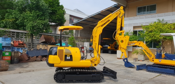 ขาย รถขุด KOMATSU รุ่น PC25-1มือสองญี่ปุ่น แทรกเหล็ก สลัก บูทเอวแน่น 100\% คันนี้ มาพร้อมหัวกระแทก  สวยพร้อมใช้งาน มือถือ 0818753444