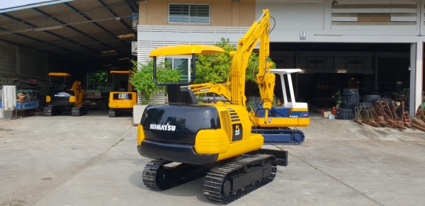 ขาย รถขุด KOMATSU รุ่น PC25-1มือสองญี่ปุ่น แทรกเหล็ก สลัก บูทเอวแน่น 100\% คันนี้ มาพร้อมหัวกระแทก  สวยพร้อมใช้งาน มือถือ 0818753444