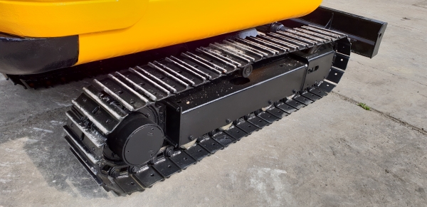 ขาย รถขุด KOMATSU รุ่น PC25-1มือสองญี่ปุ่น แทรกเหล็ก สลัก บูทเอวแน่น 100\% คันนี้ มาพร้อมหัวกระแทก  สวยพร้อมใช้งาน มือถือ 0818753444