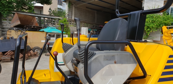 ขาย รถขุด KOMATSU รุ่น PC25-1มือสองญี่ปุ่น แทรกเหล็ก สลัก บูทเอวแน่น 100\% คันนี้ มาพร้อมหัวกระแทก  สวยพร้อมใช้งาน มือถือ 0818753444