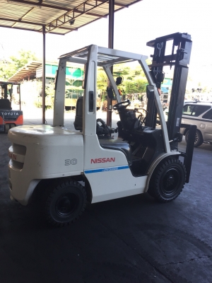 รถยกนิสสันรุ่นล่าสุด น้ำหนักยก 3 ตัน เสาสูง 4 เมตร เครื่องดีเซล เกียร์ออโต้