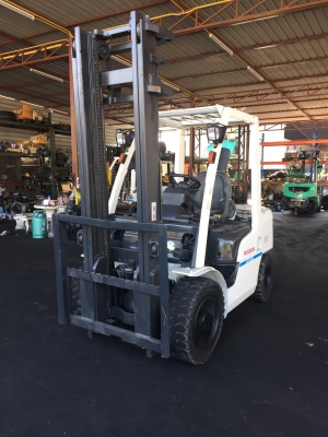 รถยกนิสสันรุ่นล่าสุด น้ำหนักยก 3 ตัน เสาสูง 4 เมตร เครื่องดีเซล เกียร์ออโต้