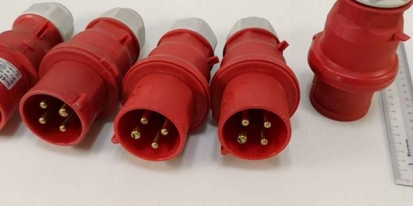 ตัวละ 120 บ.ส่งถึงบ้านฟรี โทร 083-2000058 LINE ID: line832923 power plug กันน้ำ กันฝุ่น ยี่ห้อ Bals 