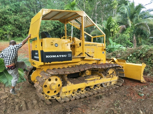 มี VDO ให้ชม.KOMATSU D31P-ู16 เกียร์ท๊อก สไลด์ใบมีด 6 ทิศทาง ราคา 350000