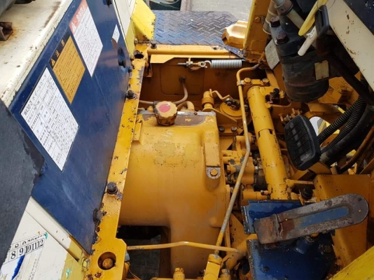 รถตัก KOMATSU WA30-2 เก่าญี่ปุ่นสภาพดี ขนาด0.3คิว ขับเคลื่อน4&times;4 ฟูลไทม์ เครื่องยนต์KOMATSU3D84 สุดประหยัด อัตรากำลังสูง สลักQCแต้มแดงจากโรงงานยังอยู่ เหมาะสำหรับร้านวัสดุก่อสร้าง ทั่วไป หรือใช้ตักวัสดุ วิ่งง่ายคล่องตัวมาก ที่แคบแคบใช้งานได้ ราคา385,