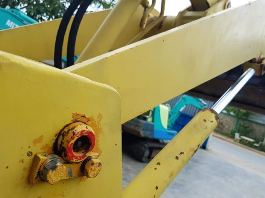 รถตัก KOMATSU WA30-2 เก่าญี่ปุ่นสภาพดี ขนาด0.3คิว ขับเคลื่อน4&times;4 ฟูลไทม์ เครื่องยนต์KOMATSU3D84 สุดประหยัด อัตรากำลังสูง สลักQCแต้มแดงจากโรงงานยังอยู่ เหมาะสำหรับร้านวัสดุก่อสร้าง ทั่วไป หรือใช้ตักวัสดุ วิ่งง่ายคล่องตัวมาก ที่แคบแคบใช้งานได้ ราคา385,