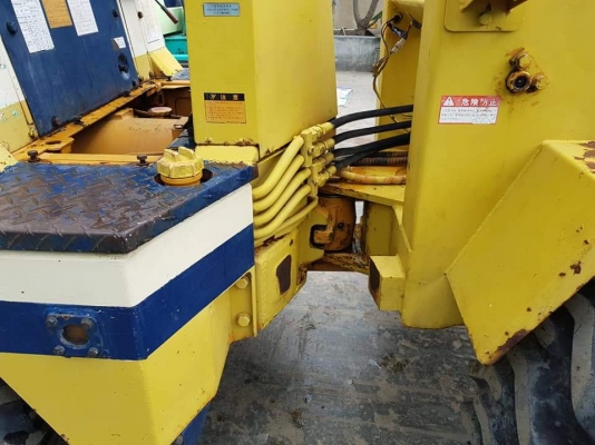 รถตัก KOMATSU WA30-2 เก่าญี่ปุ่นสภาพดี ขนาด0.3คิว ขับเคลื่อน4&times;4 ฟูลไทม์ เครื่องยนต์KOMATSU3D84 สุดประหยัด อัตรากำลังสูง สลักQCแต้มแดงจากโรงงานยังอยู่ เหมาะสำหรับร้านวัสดุก่อสร้าง ทั่วไป หรือใช้ตักวัสดุ วิ่งง่ายคล่องตัวมาก ที่แคบแคบใช้งานได้ ราคา385,