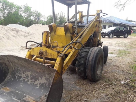 ขาย 69,000 รถตัก KOMATSU SD 20 เครื่องดี เกียร์แรง ยางดี รถพร้อมใช้งาน เอกสารหนังสือสัญญาซื้อขาย รถอยู่ ขอนแก่น 090-772-3710 090-772-3708