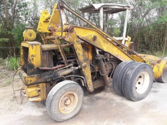 ขาย 69,000 รถตัก KOMATSU SD 20 เครื่องดี เกียร์แรง ยางดี รถพร้อมใช้งาน เอกสารหนังสือสัญญาซื้อขาย รถอยู่ ขอนแก่น 090-772-3710 090-772-3708