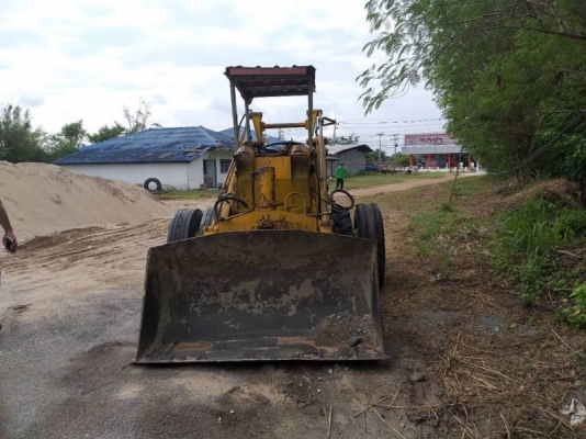 ขาย 69,000 รถตัก KOMATSU SD 20 เครื่องดี เกียร์แรง ยางดี รถพร้อมใช้งาน เอกสารหนังสือสัญญาซื้อขาย รถอยู่ ขอนแก่น 090-772-3710 090-772-3708